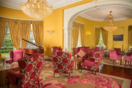 Vienna Woods Hotel Lobby