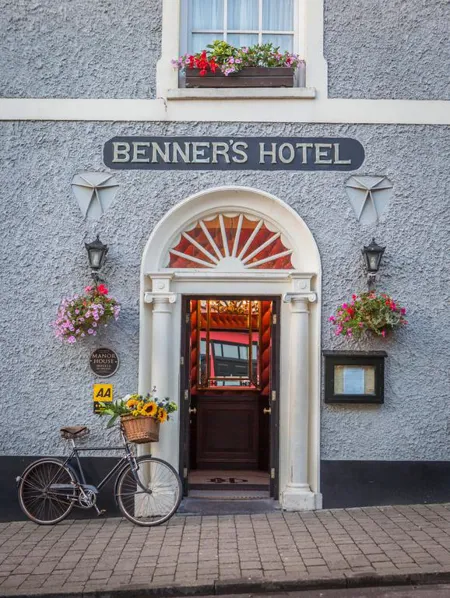 Dingle Benners Hotel - Exterior