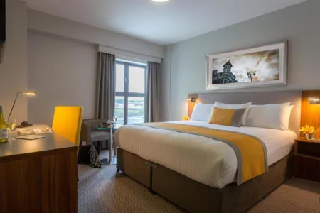 Maldron Hotel Derry bedroom