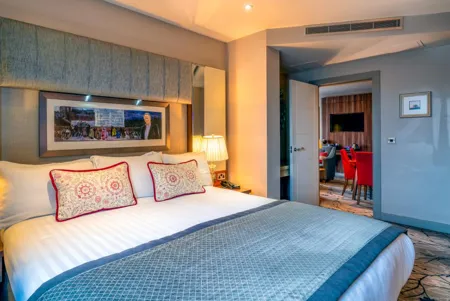 7th floor room